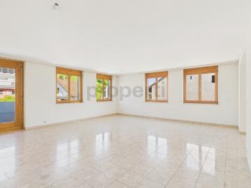 Neu renovierte 4.5 Zimmer Elegantwohnung mit eigenem Parkplatz, Bubendorf