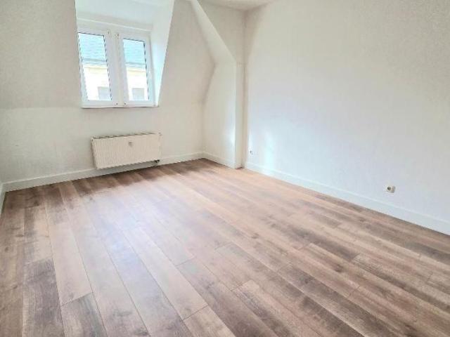 Neu renovierte 2 Raum DG Whg