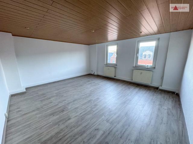 Neu renovierte 3 Raum Dachgeschosswohnung in zentrumsnaher Lage