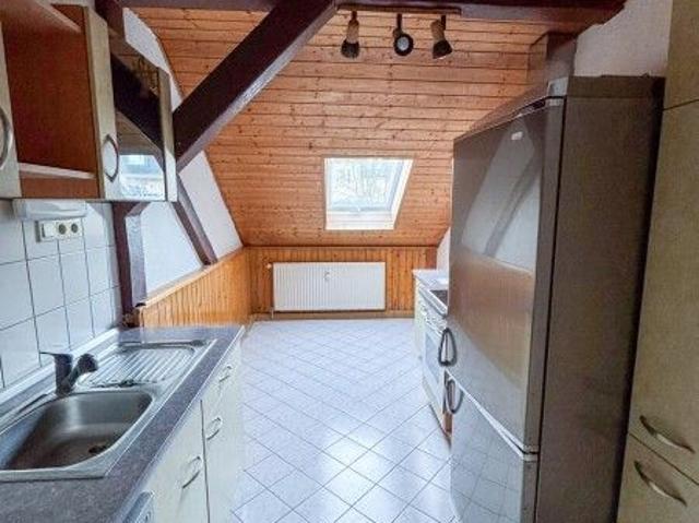 Neu renovierte 3 Raum Dachgeschosswohnung in zentrumsnaher Lage