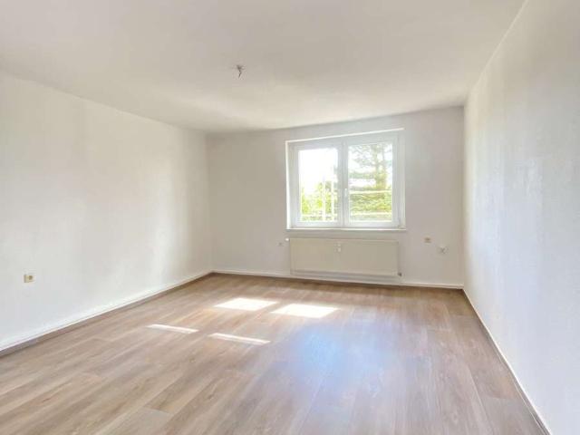 NEU renovierte 3 Raum Wohnung in Jessin bei Grimmen mit Garten und Garage