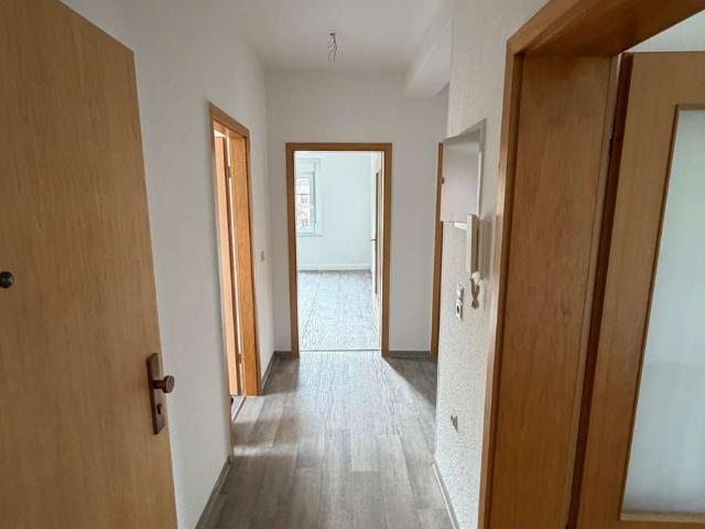 NEU renovierte 3 Zi. Wohnung im 1.OG mit Balkon