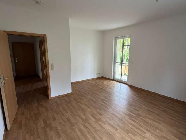 neu renovierte 3 Zi. Wohnung mit großem Balkon