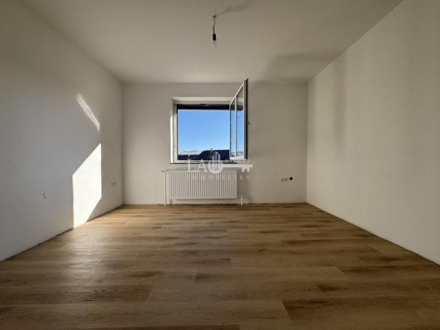 Top Sanierte 3 Zi Wohnung in Zentraler Lage mit Stellplatz und Gartennutzung !