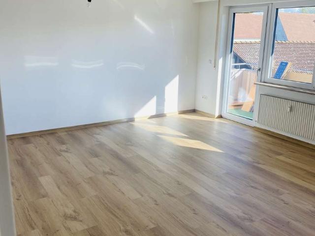 Neu renovierte 3 ZKB Wohnung mit Balkon