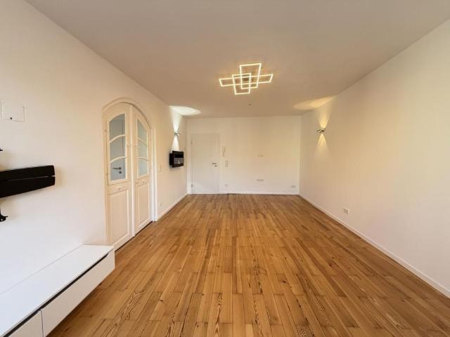 Neu renovierte Wohnung für Singles & Paare mitten im pulsierenden Stadtleben, gehobene Ausstattung