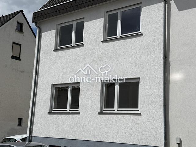 Neu Renovierte Doppelhaushälfte in ruhiger Lage