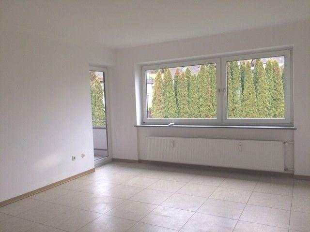 Neu renovierte drei Zimmer Jobcenter möglich !