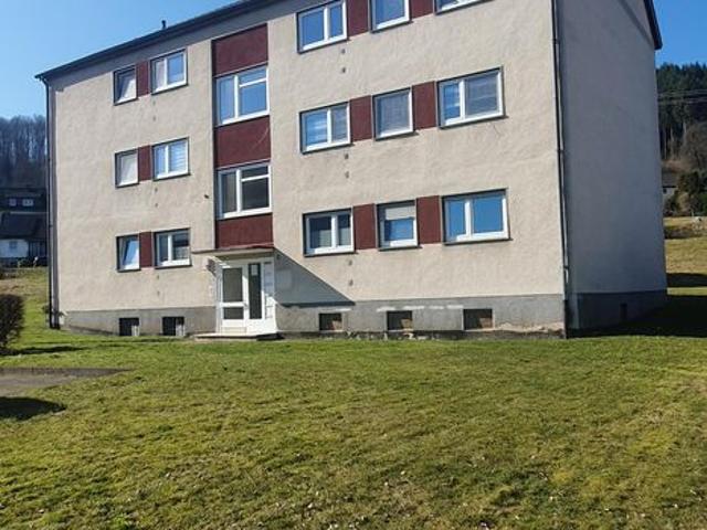 Neu renovierte drei Zimmer Jobcenter möglich !