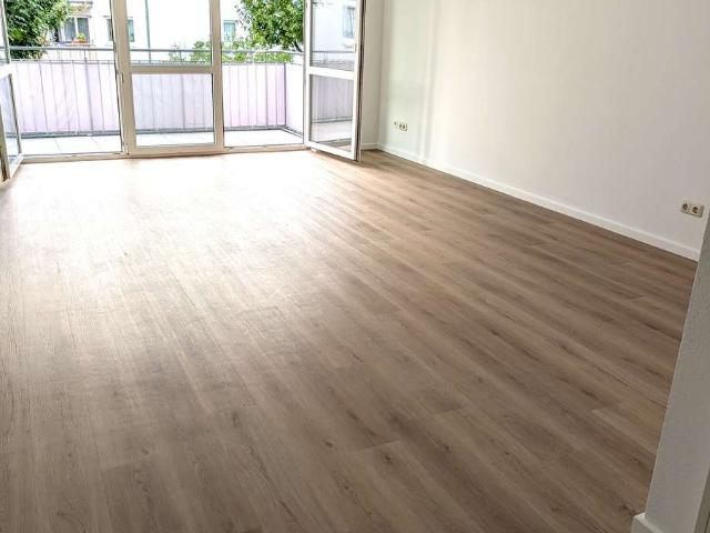 Neu renovierte helle 3 ZKBB Wohnung mit Garage