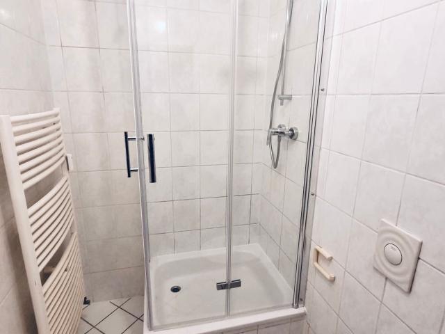 NEU renovierte helle Wohnung mit großer Terrasse möbliert zentral Berlin Adlershof nahe Uni und S Bahn, Berlin Amsterdam Apartments for Rent
