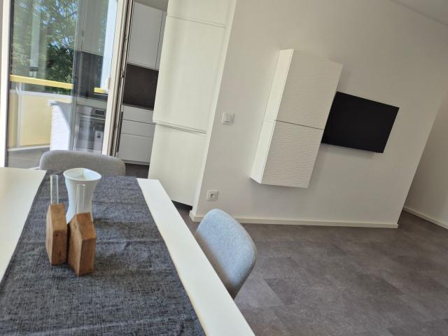 Neu renovierte moderne tolle Wohnung in Marzahn, Berlin Amsterdam Apartments for Rent