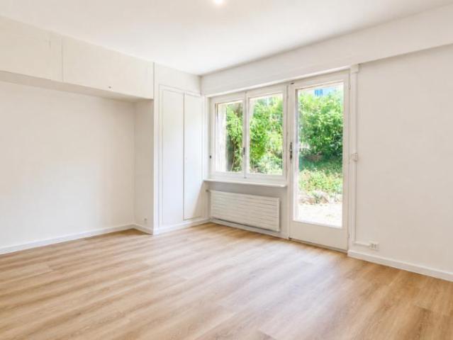 Neu renoviertes Studio, nur wenige Schritte vom See und Bahnhof entfernt!