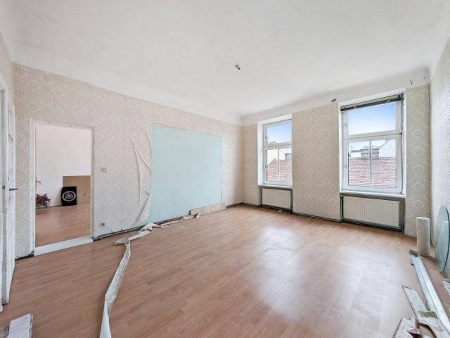 NEU+ Renovierungsbedürftige 2,5 Zimmer Altbauwohnung mit 60 m² und Abstellraum
