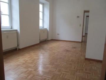 Ruhige 2 Zimmer Altbauwohnung mit Küchenblock im Zentrum von Krieglach zu mieten !