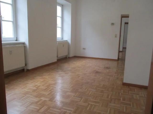 Ruhige 2 Zimmer Altbauwohnung mit Küchenblock im Zentrum von Krieglach zu mieten !
