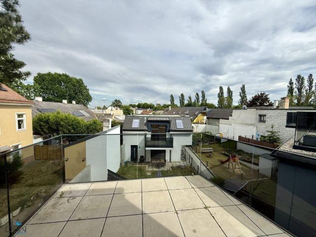 NEU+ RUHIGE 3 ZIMMER DG WOHNUNG MIT EINEM BALKON NÄHE BADETEICH SÜSSENBRUNN!