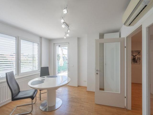 NEU+ Wohnen mit Weitblick! Gepflegte 4 Zimmer Mietwohnung mit 19 m² Südterrasse und Klimaanlage