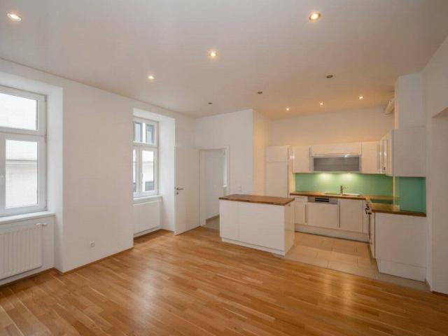 NEU+ Well Maintained 3 room Period Apartment in a Prime Location – Balcony Approval Included!