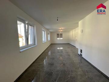 Wilfersdorf – Miete | Erstbezug Moderne Erdgeschoßwohnung in Zweifamilienhaus