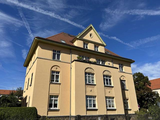 NEU Wunderschön geschnittene Dachgeschoss Wohnung mit Fernblick