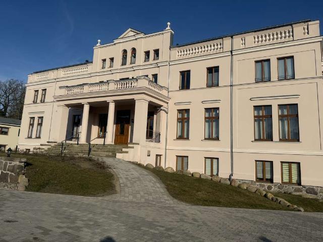 NEU wunderschöne 4 Raum Wohnung mit traumhaften Blick ins Grüne im Gutshaus Niekrenz NEU
