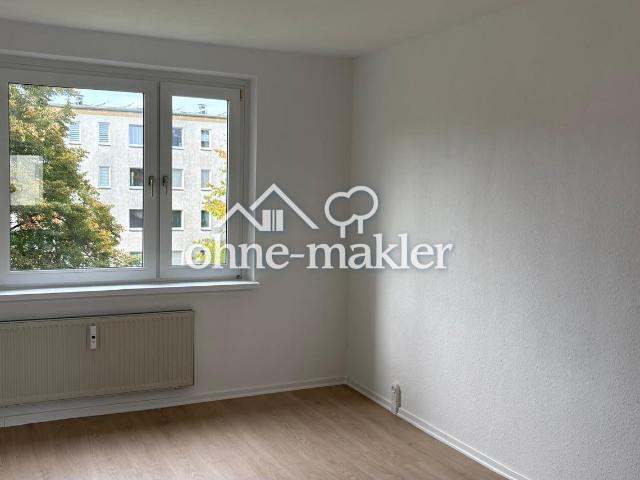 NEU: Tolle 3 Raum Wohnung von privat, Balkon, RENOVIERT, leer, Fernwärme, Kapitalanlage/Eigennutzung