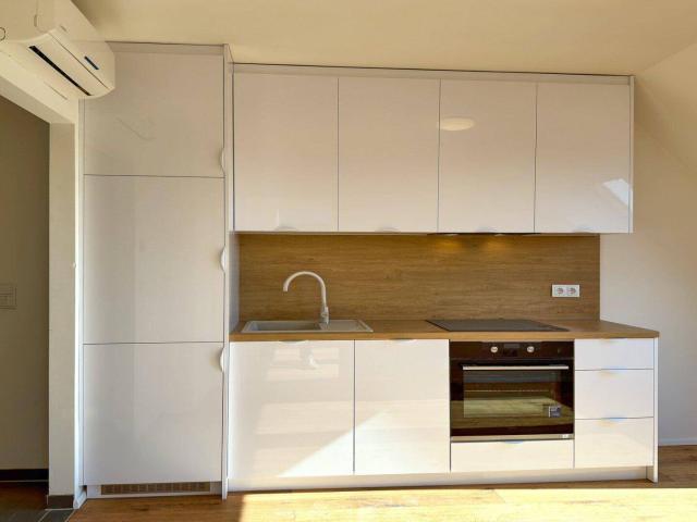 NEU! + TOPLAGE in 1070 Wien + 2 Zimmer Dachgeschosswohnung + Küche + Ideal für Anleger sowie zur Eigennutzung