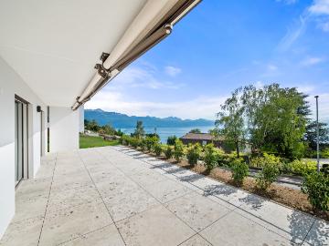 Neu | Terrasse und Garten mit Seeblick
