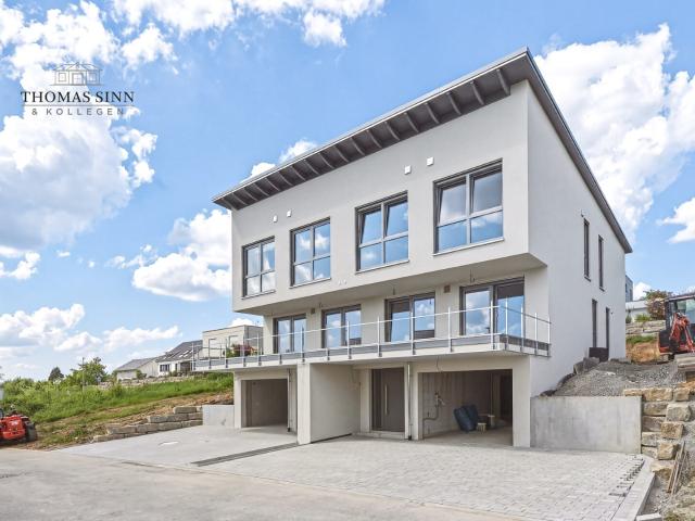 NEUBAU – Exklusive Doppelhaushälfte mit Garage, Stellplatz und Balkon im Neubaugebiet „Hühnlesäcker“