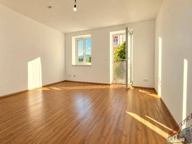Neubauwohnung im mediterranem Stil mit sonnigem Balkon in attraktiver Lage nähe Bahnhof und Fachhochschule
