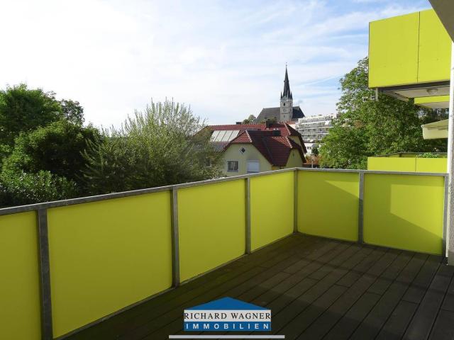 Neubauwohnung in Zentrumslage mit großer Balkon Loggia und Carport