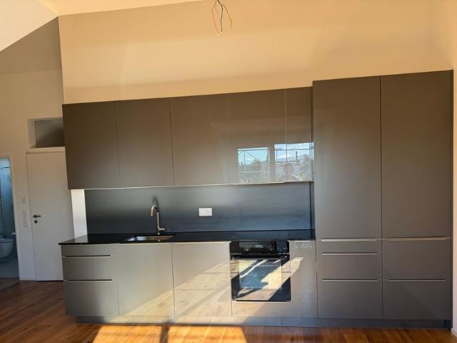Neubau 3.5 Zimmer Wohnung  Dachhöhe 3.5 Meter