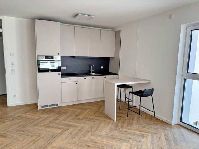 Neubau! 1 Zimmer möbliert mit EBK + Balkon + Abstellkammer + Waschmaschinenanschluss in Adlershof!