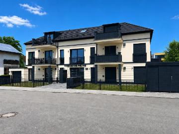 NEUBAU 2023 ☼ Einziehen nur mit Ihren Koffern ☼ möblierte 2 Zimmer Wohnung ☼ großem Garten ☼