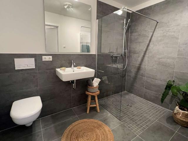 Neubau: 2 Zimmer Wohnung mit Balkon und Einbauküche in der Seestadt