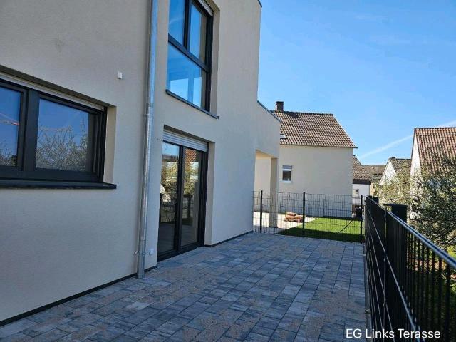 NEUBAU | 75 m² | 2 Zimmer | Terrasse | KfW 40 | PV | Stellplatz