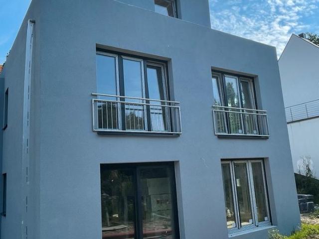 Neubau, 90 m² Wohnung mit 200 m² Garten