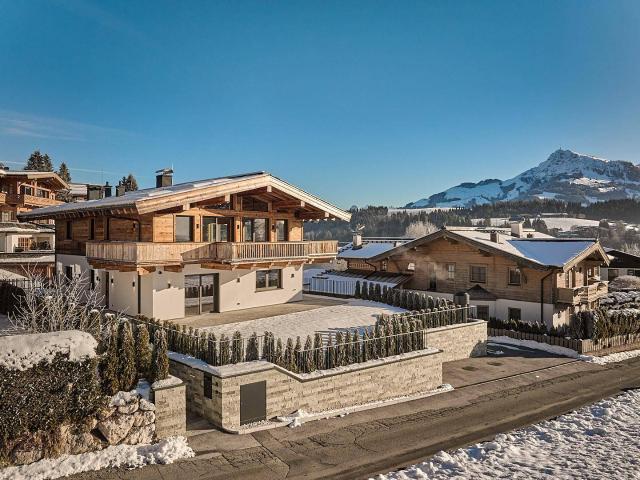 Neubau Chalet mit Indoorpool in Skipistennähe