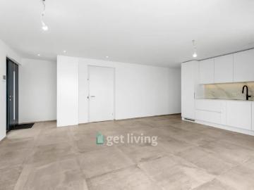 NEUBAU AN TOPLAGE MIT GROSSZÜGIGEM SITZPLATZ 40 M² SOWIE EIGENER WASCHKÜCHE UND KELLER 17,4 M². DIE WOHNUNG KANN AUF WUNSCH AUCH MÖBLIERT GEMIETET WERDEN