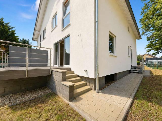 Neubau Doppelhaushälft – modernes Wohnen in ruhiger Naturlage