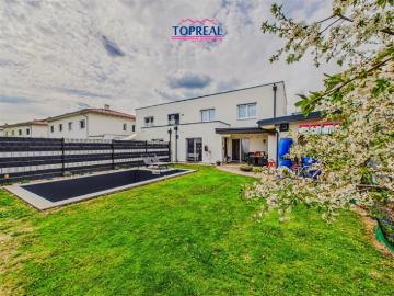 VERKAUFT* Neubau Doppelhaushälfte mit Pool, Eigengarten & moderner Ausstattung in Top Lage von Wels