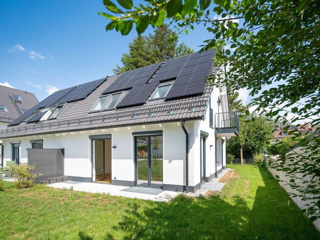 NEUBAU Doppelhaushälfte mit wohnlich ausgebautem Souterrain + 2. Bad und großem, sonnigen Garten