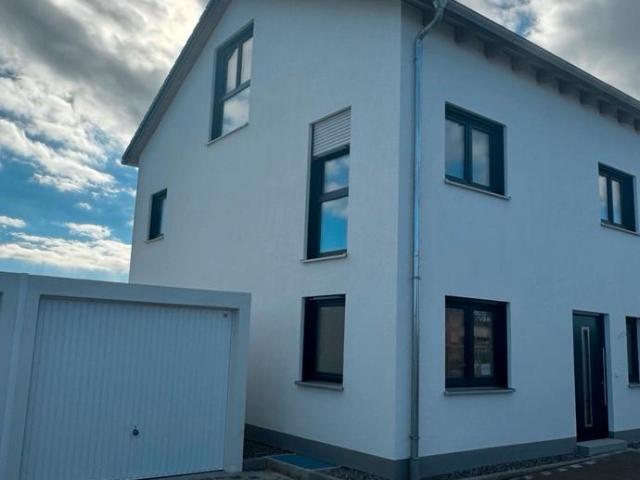 Neubau Doppelhaushalte mit Keller Bezug 52026