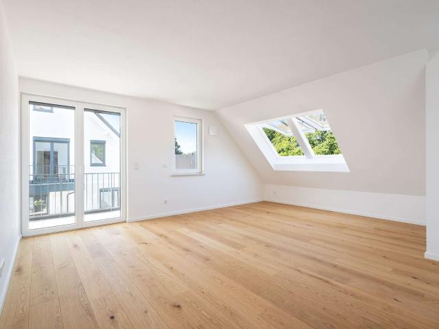 NEUBAU DG Wohnung über zwei Etagen mit ausgebautem Speicher Studio, sonniger Dachterrasse + Balkon
