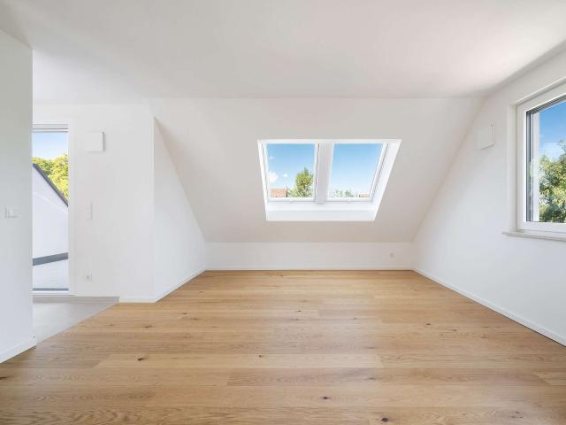 NEUBAU DG Wohnung mit ausgebautem Speichergeschoss Studio, Dachterrasse und Balkon