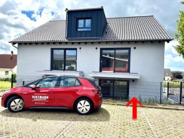 Neubau: EG, Hübsche Zwei Zimmer Wohnung, barrierefrei, Terrasse, Ortsrand mit Stellplatz, Erstbezug