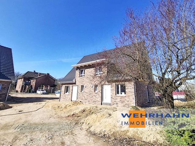 Neubau einer hochwertigen Doppelhaushälfte in zweiter Reihe mit familienfreundlichem Grundriss