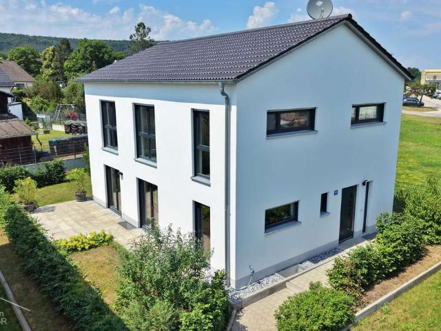 Neubau Einfamilienhaus mit Garage und EBK in Top Lage nahe dem Main Donau Kanal