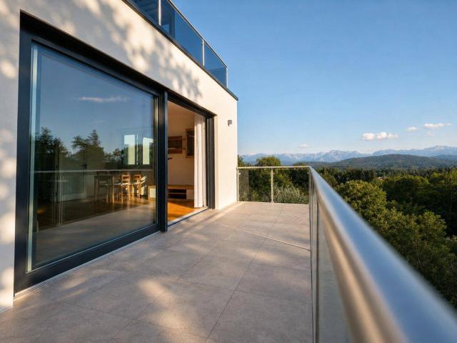 Neubau Erstbezug mit Sonnenterrasse, Bergblick und Carport